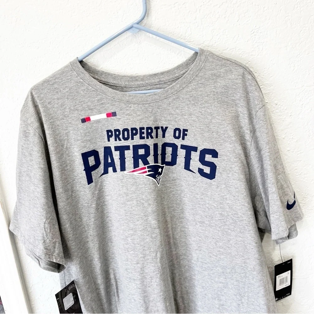 Nike Men's XXL Property of Patriots New England NFL Football NWT